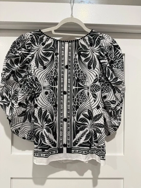 Farm Rio Black Tapestry Top.  Size Medium
Worn once. - Picture 5 of 12